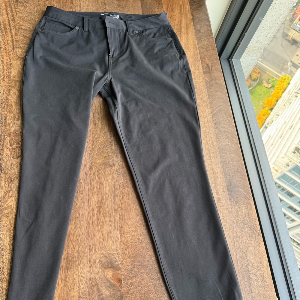 Nike slim fit, dri-fit women’s golf pants. SZ Medium